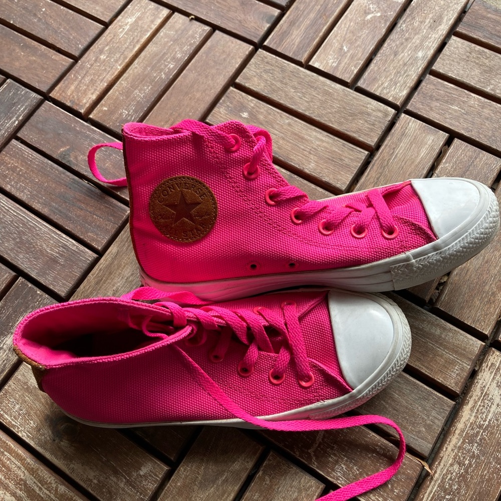 bright pink Converse